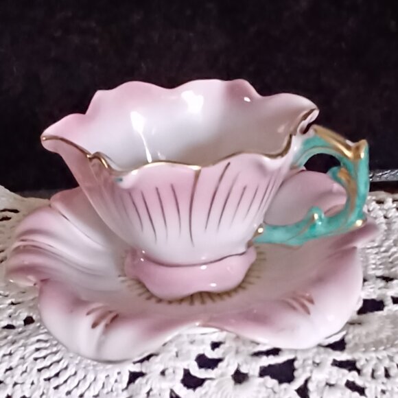 Vintage Merit Made in Occupied Japan Green Flower Shape Demitasse Cup & Saucer - Picture 1 of 6
